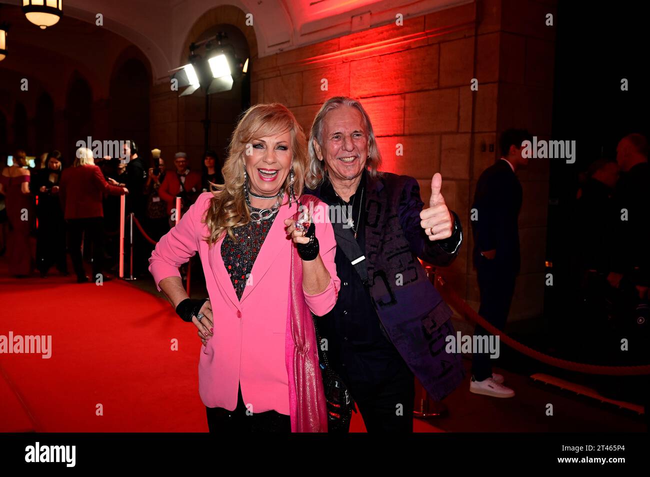 Petra Zieger mit Ehemann Peter Taudte bei der 15. Hope Gala 2023 im Schauspielhaus. Dresden, 28.10.2023 Stock Photo