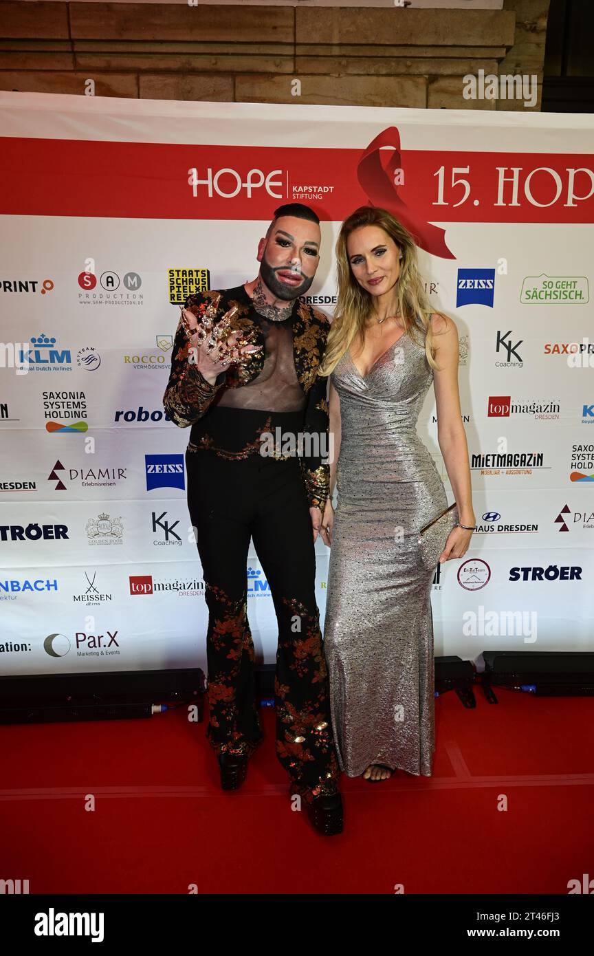 Harald Glööckler und Jenice (Franziska Czurratis) bei der 15. Hope Gala