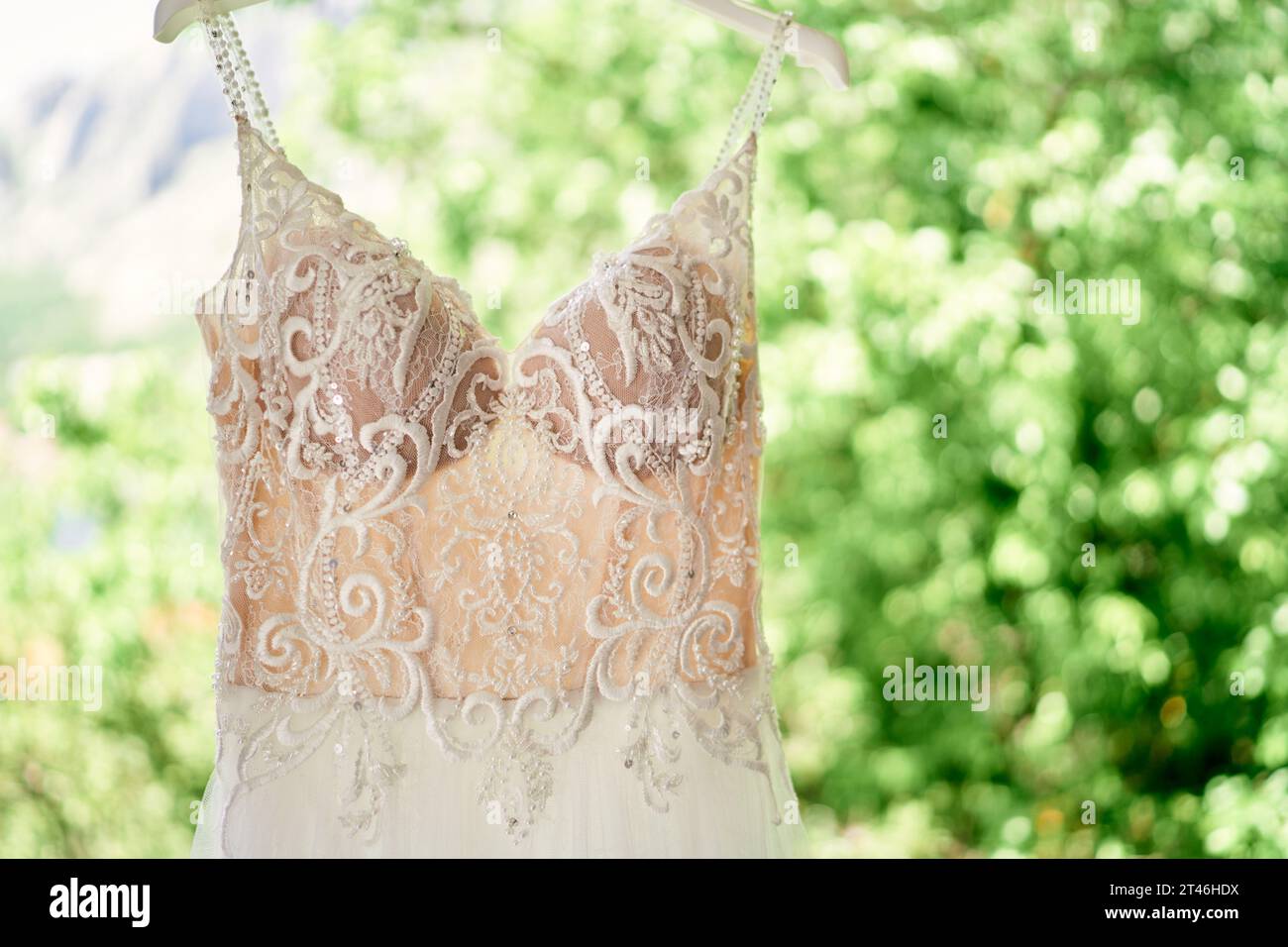 Green dress satin hi-res stock photography and images - Alamy Green dress satin hi-res stock photography and images - Alamy