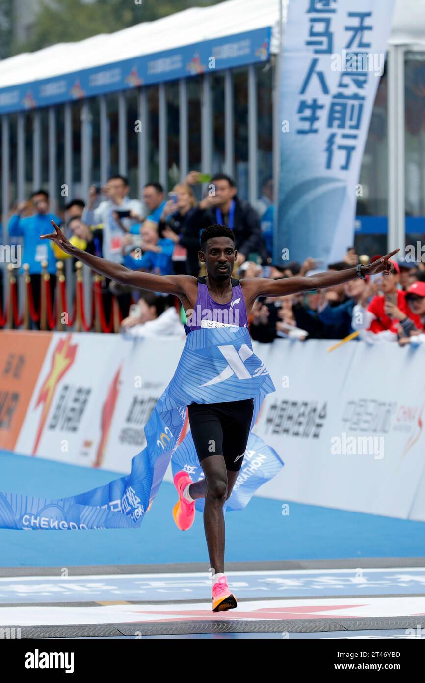 Chengdu, China's Sichuan Province. 29th Oct, 2023. Gebre Mekuant Ayenew of Ethiopia competes during the 2023 Chengdu Marathon in Chengdu, southwest China's Sichuan Province, Oct. 29, 2023. Credit: Shen Bohan/Xinhua/Alamy Live News Stock Photo