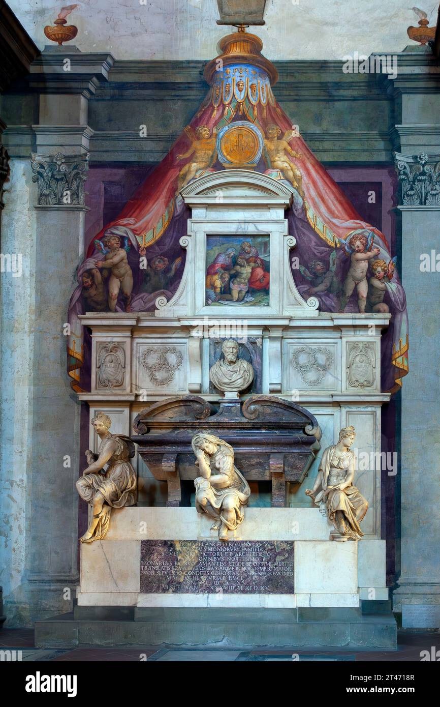 The sarcophagus of Michelangelo Buonarroti, Basilica Santa Croce in Florence, Tuscany, Italy. Michelangelo died on February 18, 1564, and was first bu Stock Photo