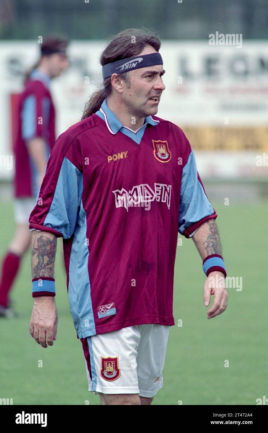 Italy Monza 20000610 Steve Harris bassist of the Iron Maiden plays