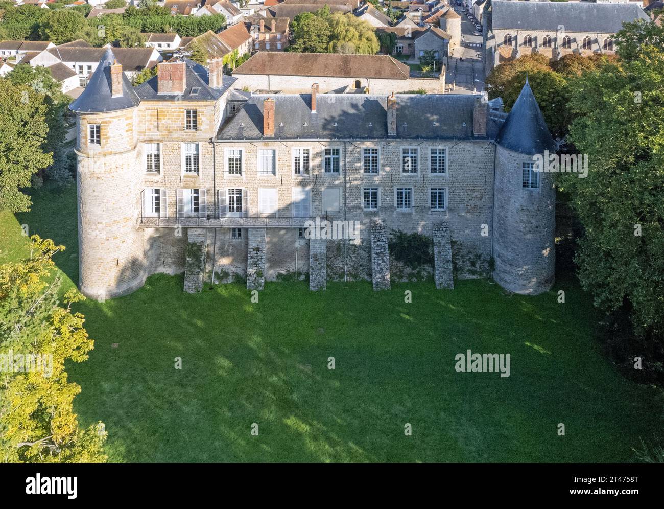 France, Seine-et-Marne (77), Nangis, Château de la Motte-Beauvoir ou Beauvais (vue aérienne) // France, Seine-et-Marne (77), Nangis, Château de la Mot Stock Photo