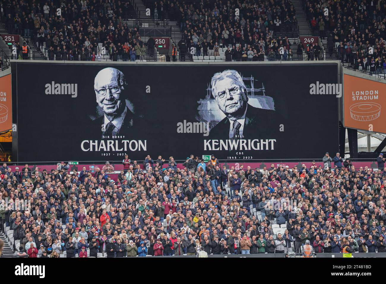 The fans in London Stadium applaud in respect of Sir Bobby Charlton and Bill Kenwright during the Premier League match West Ham United vs Everton at London Stadium, London, United Kingdom, 29th October 2023  (Photo by Mark Cosgrove/News Images) Stock Photo