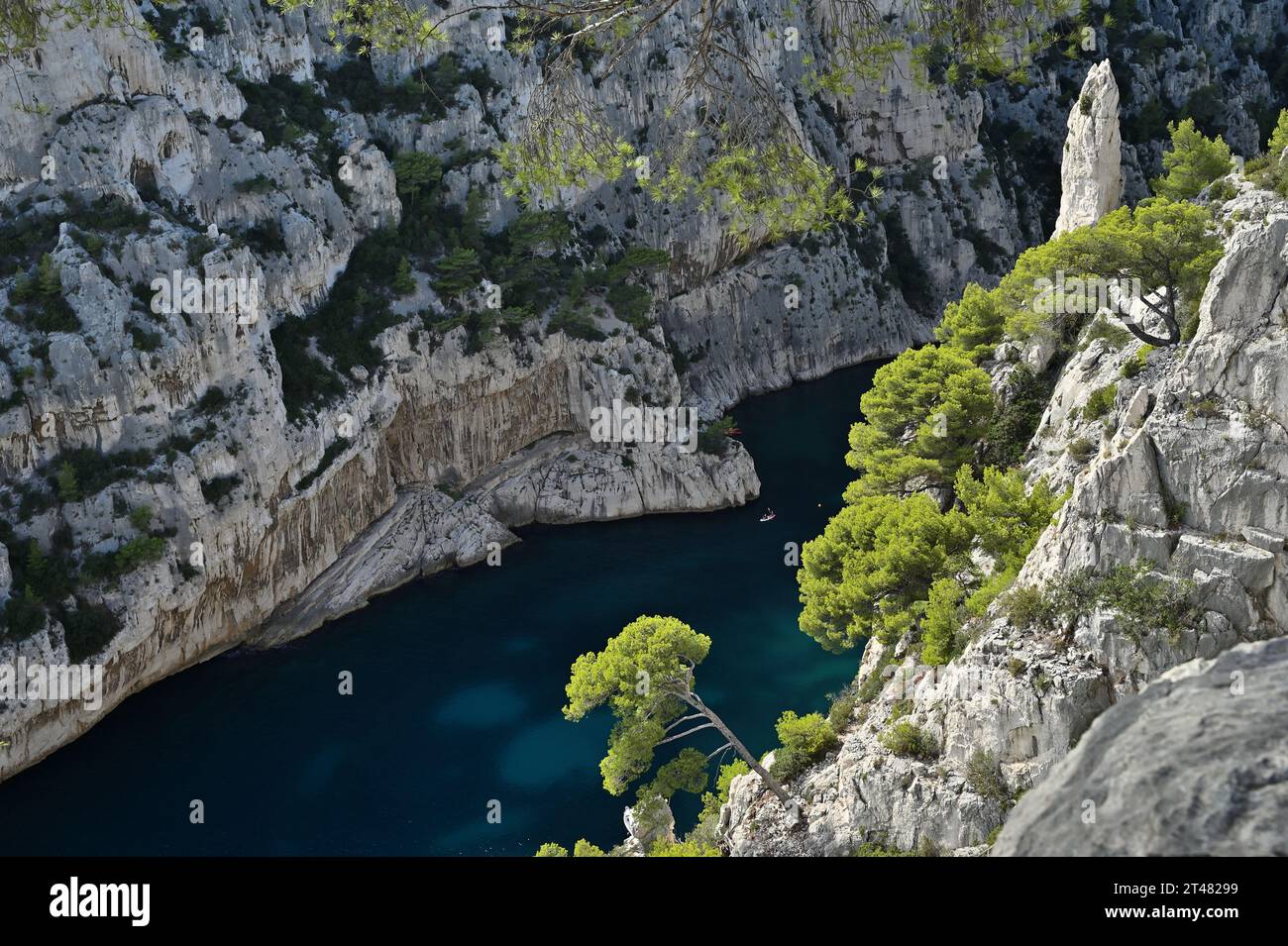 Limestone cliffs in the Calanque d'Envau. Calanques National Park, Cassis, France Stock Photo