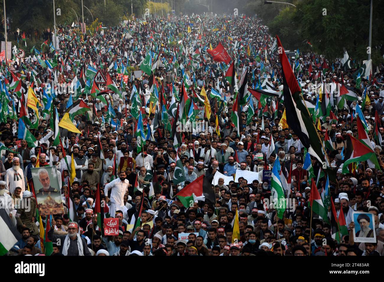 Thousands of supporters of a religious party Jamat-e-Islami take part ...