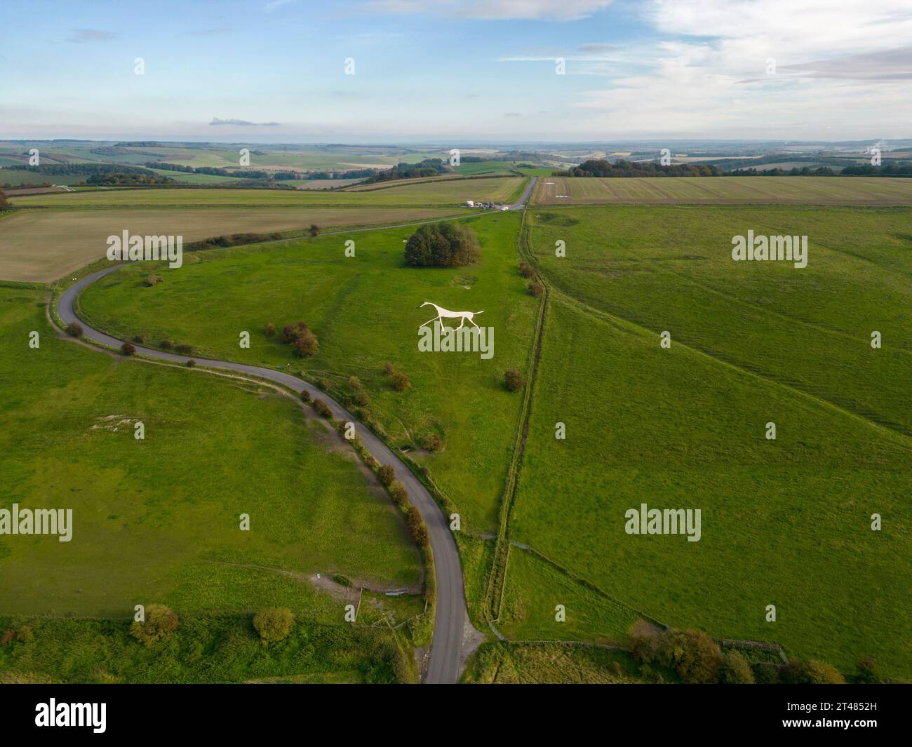 The Hackpen White Horse on the Marlborough Downs in Wiltshire, UK Stock ...