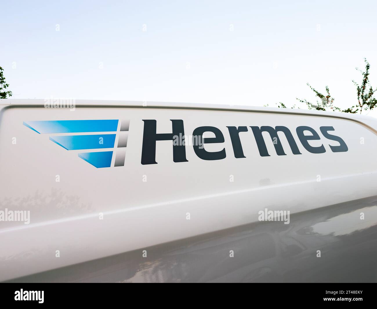 Hermes delivery logo hi res stock photography and images Alamy