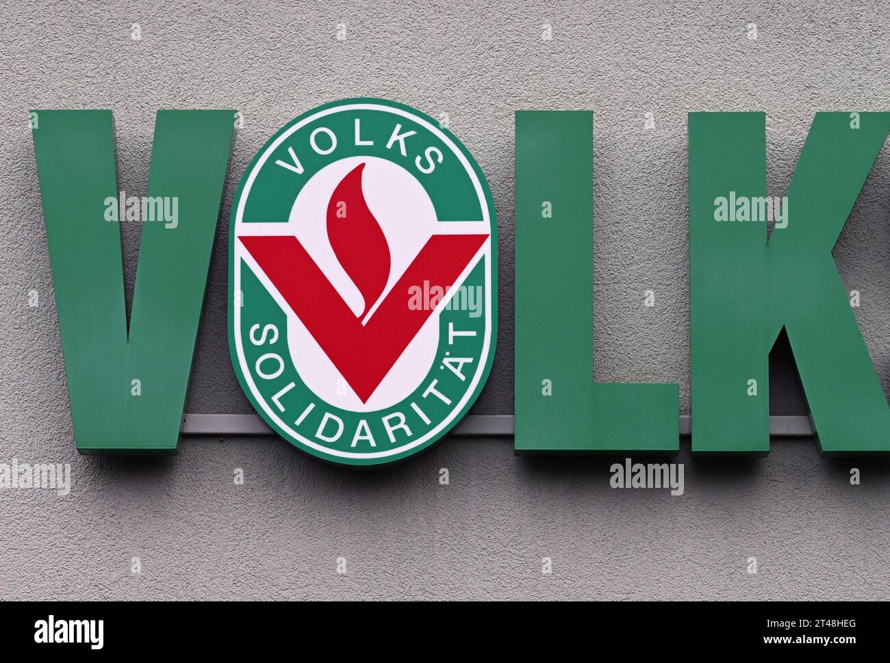 Berlin, Germany. 27th Oct, 2023. The logo in the lettering 'Volkssolidarität' on a house facade. Credit: Soeren Stache/dpa/Alamy Live News Stock Photo