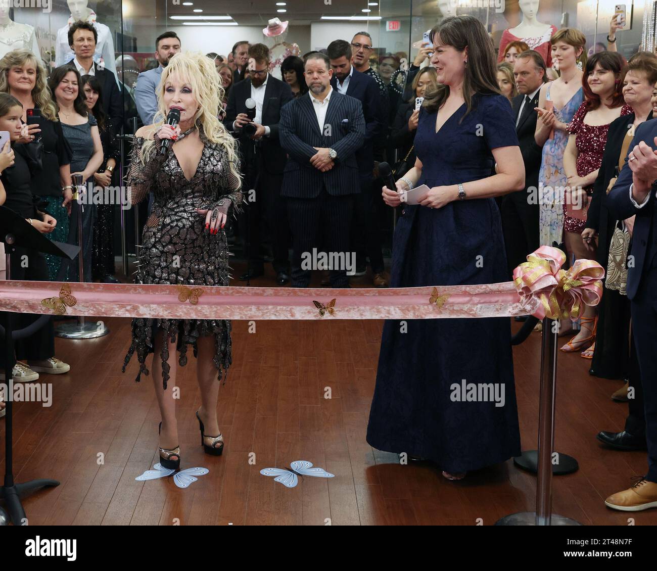 Nashville, USA. 27th Oct, 2023. Dolly Parton and University