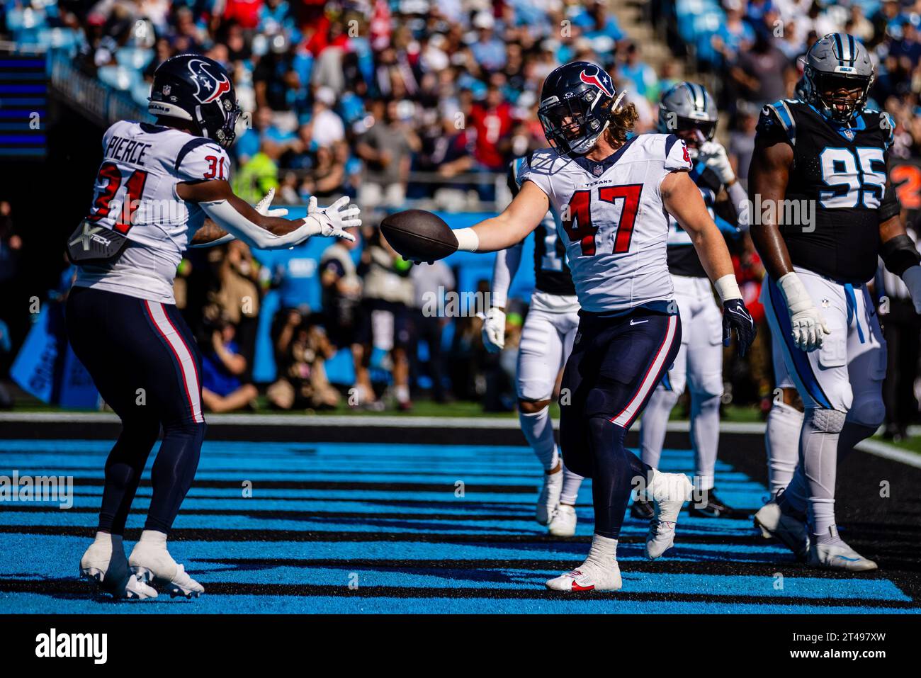 Charlotte, NC, USA. 29th Oct, 2023. Houston Texans fullback Andrew Beck (47) pass the ball to running back Dameon Pierce (31) to celebrate the touchdown in the second quarter against the Carolina Panthers in the NFL matchup in Charlotte, NC. (Scott Kinser/Cal Sport Media) (Credit Image: © Scott Kinser/Cal Sport Media). Credit: csm/Alamy Live News Stock Photo