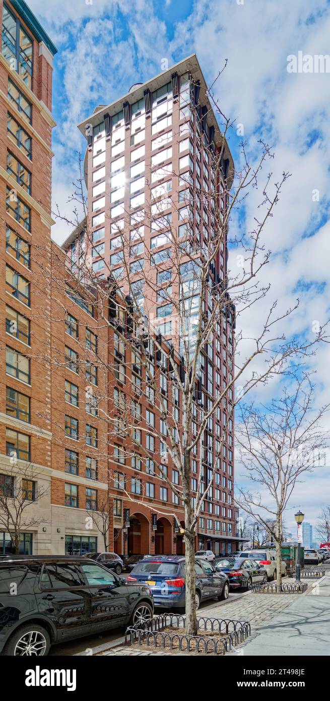 Tribeca Park is a Robert A.M. Stern-designed apartment tower at the northern end of Battery Park City with a rare NYC amenity: a porte-cochère. Stock Photo