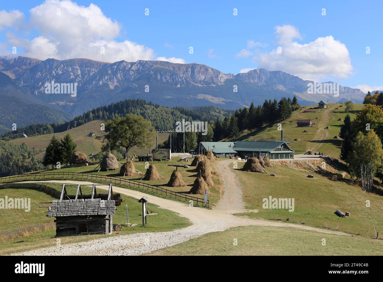 Looking SE from Amfiteatrul (Amphitheatre), Moieciu de Sus, Făgărăş Mountains, Southern Carpathians, Braşov County, Transylvania, Romania, Europe Stock Photo