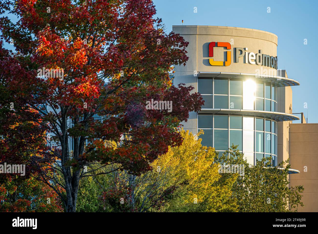 Piedmont Eastside Medical Center on an autumn day at sunset in Snellville, Georgia. (USA) Stock Photo