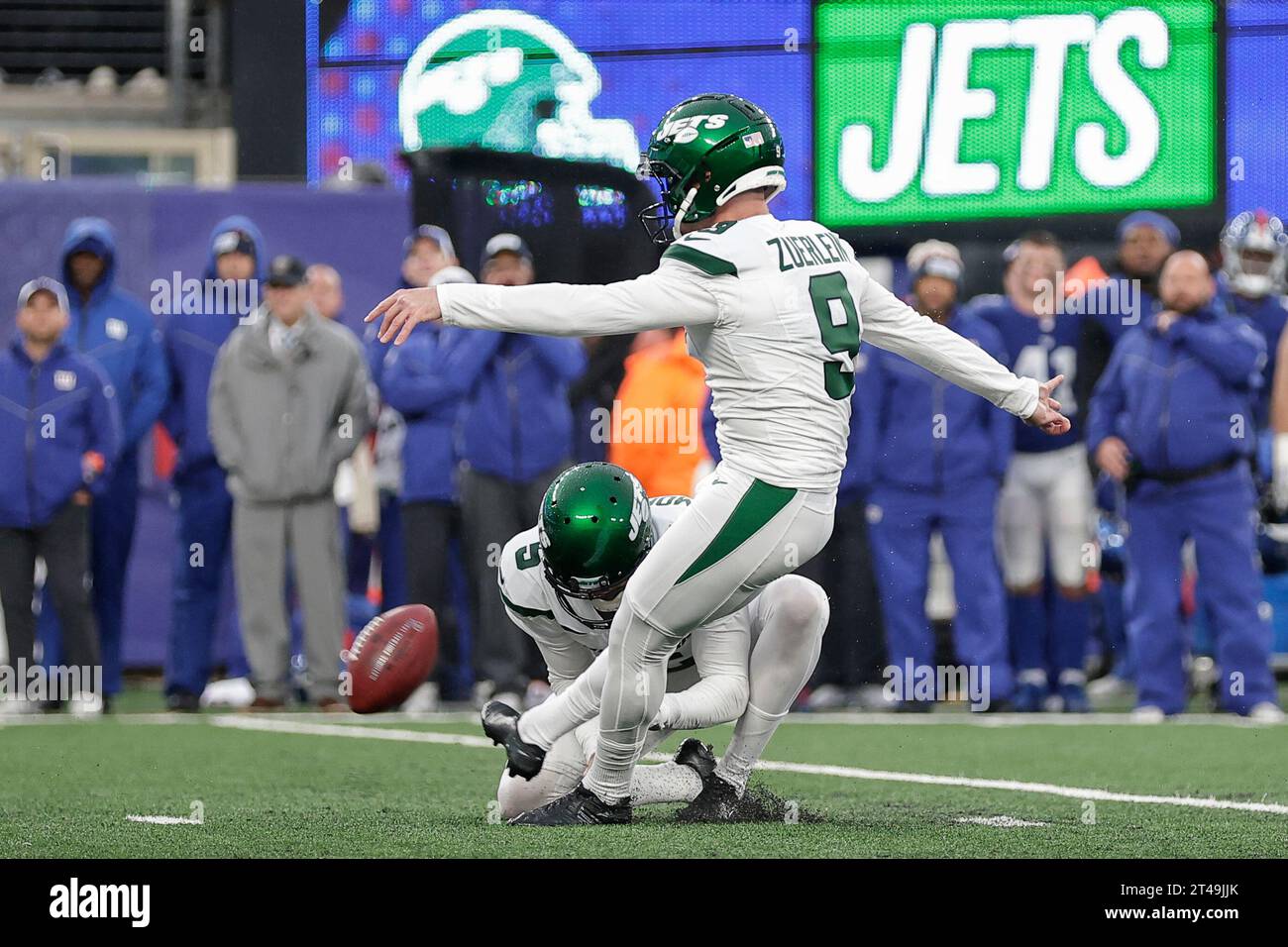 New York Jets place kicker Greg Zuerlein (9) kicks the gamewinning