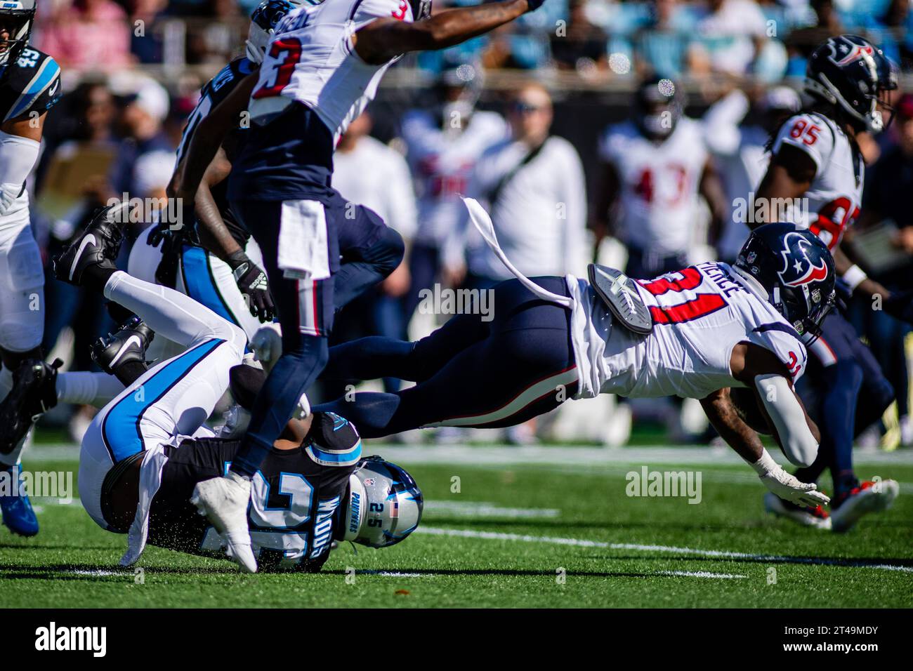 bOctober 29, 2023: Carolina Panthers safety Xavier Woods (25) ties up Houston Texans running back Dameon Pierce (31) during the first quarter of the NFL matchup in Charlotte, NC. (Scott Kinser/Cal Sport Media) Stock Photo