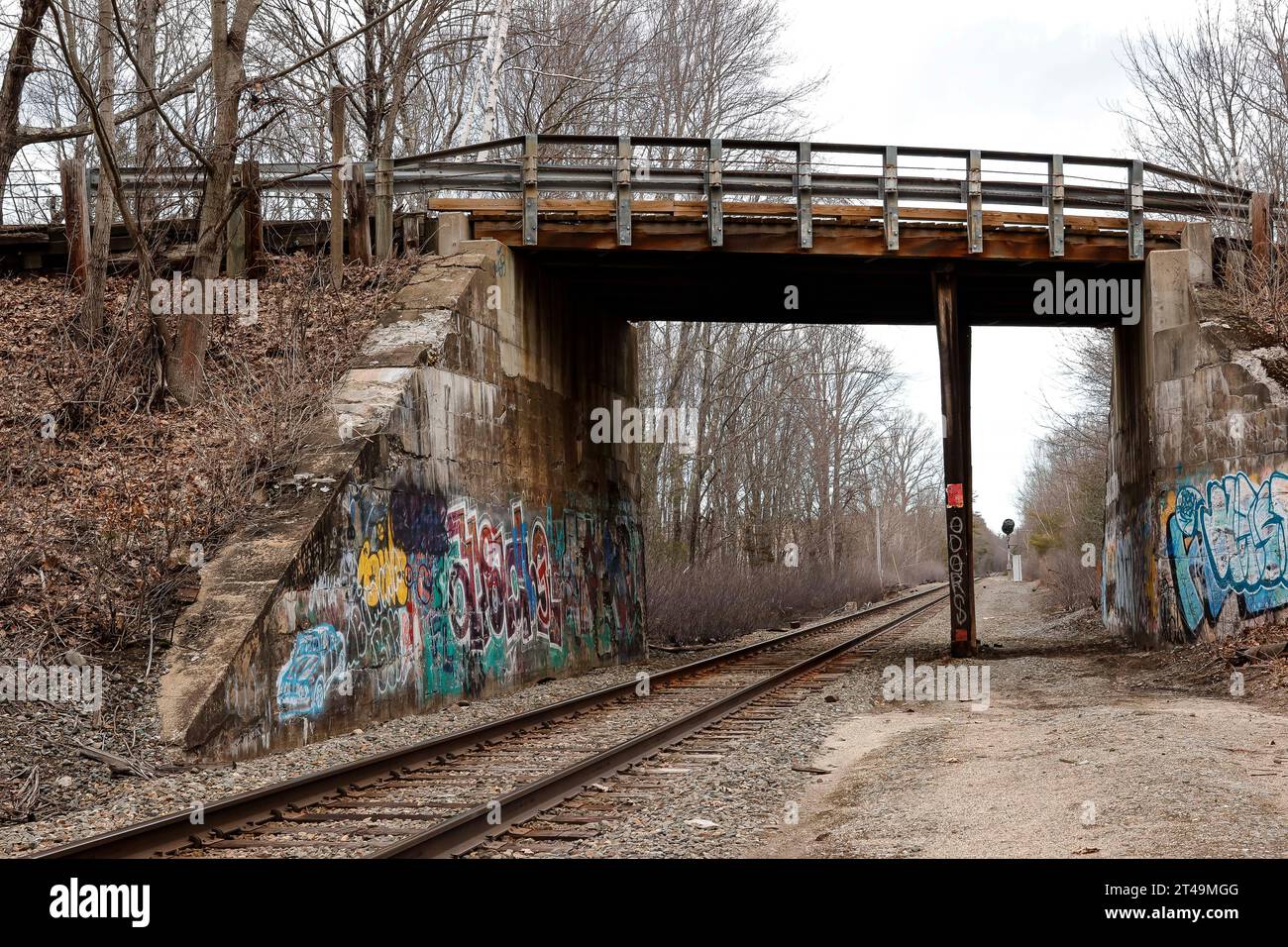 Doe Farm has been conserved or parts of it in rural Durham, NH. This bridge crosses over Bennett Road and railroad tracks underneath. The Doe Farm con Stock Photo