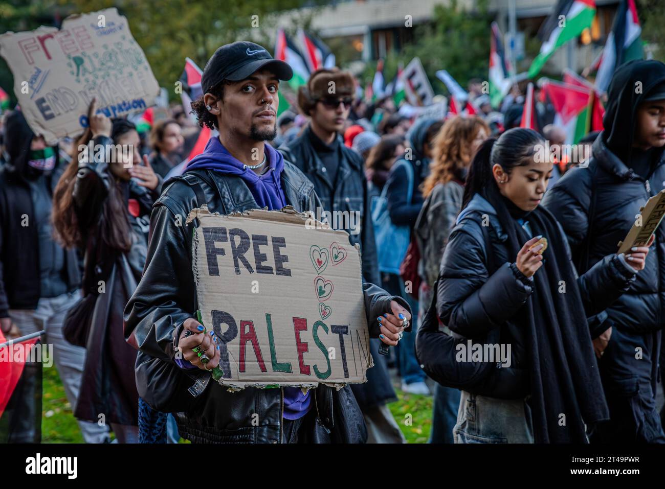 The Hague, South Holland, Netherlands. 29th Oct, 2023. A marching demonstrator holds a Free Palestine sign. On October 29, 2023, thousands of pro-Palestinian demonstrators gathered at the Malieveld in The Hague to protest against increased Israeli violence in Gaza. The demonstrators followed this by marching through the city to the Peace Palace. (Credit Image: © James Petermeier/ZUMA Press Wire) EDITORIAL USAGE ONLY! Not for Commercial USAGE! Credit: ZUMA Press, Inc./Alamy Live News Stock Photo