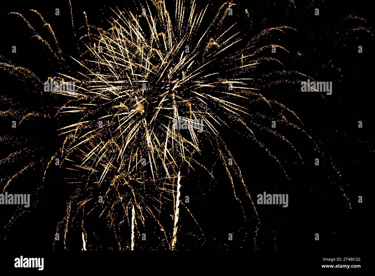 Pyrotechnics lighting up the sky hi-res stock photography and images ...