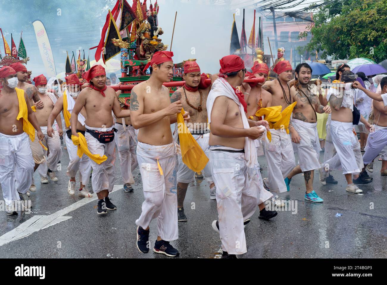 Procession Bearers Blessings of the deities hi-res stock photography and images - Alamy