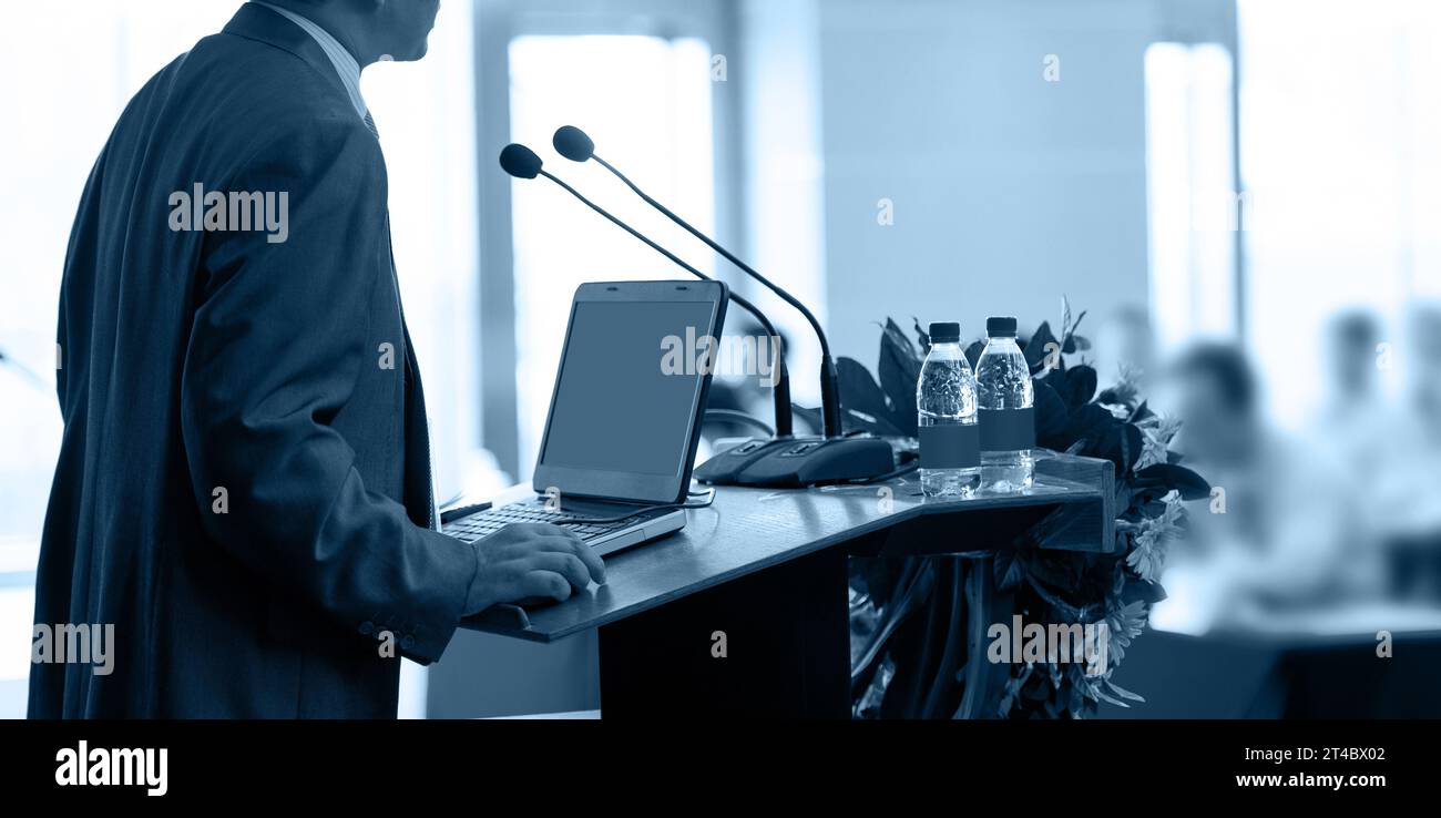 News confere hi-res stock photography and images - Alamy