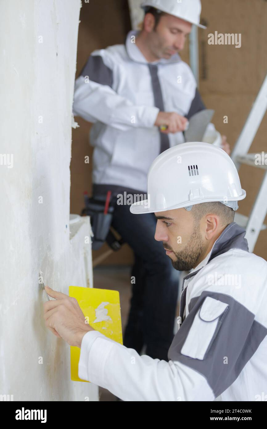 Plasterers Worker applying plaster on hi-res stock photography and images - Alamy