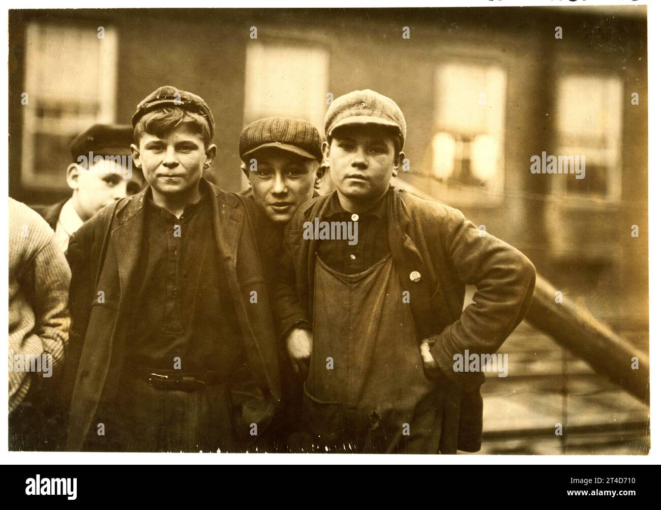 Lewis Hine: Andrew Stefanik & Arthur Asslin, cotton mill workers ...