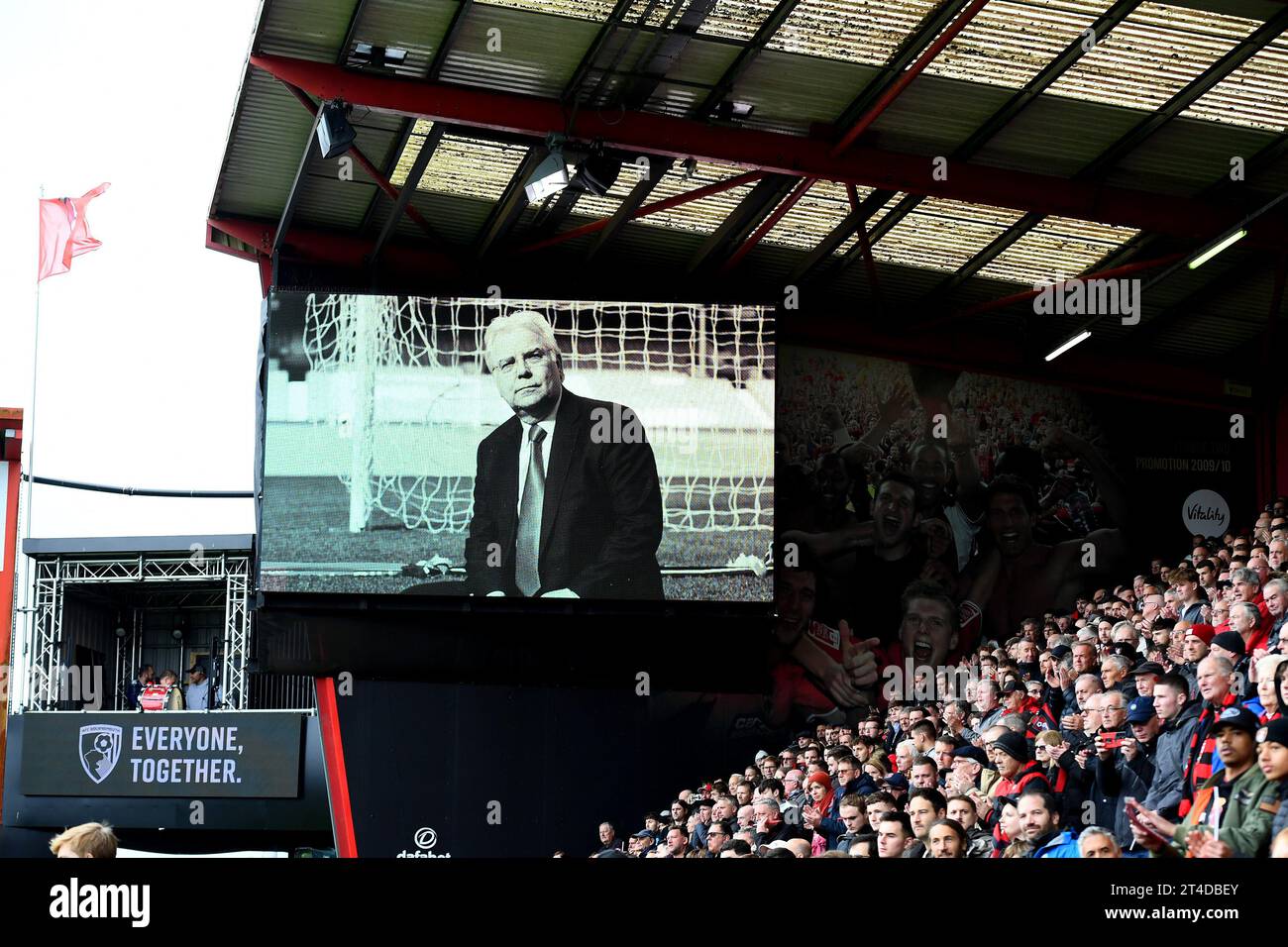 A minutes applause is observed after the passing of Bill Kenwright - AFC Bournemouth v Burnley, Premier League, Vitality Stadium, Bournemouth, UK - 28th October 2023 Editorial Use Only - DataCo restrictions apply Stock Photo