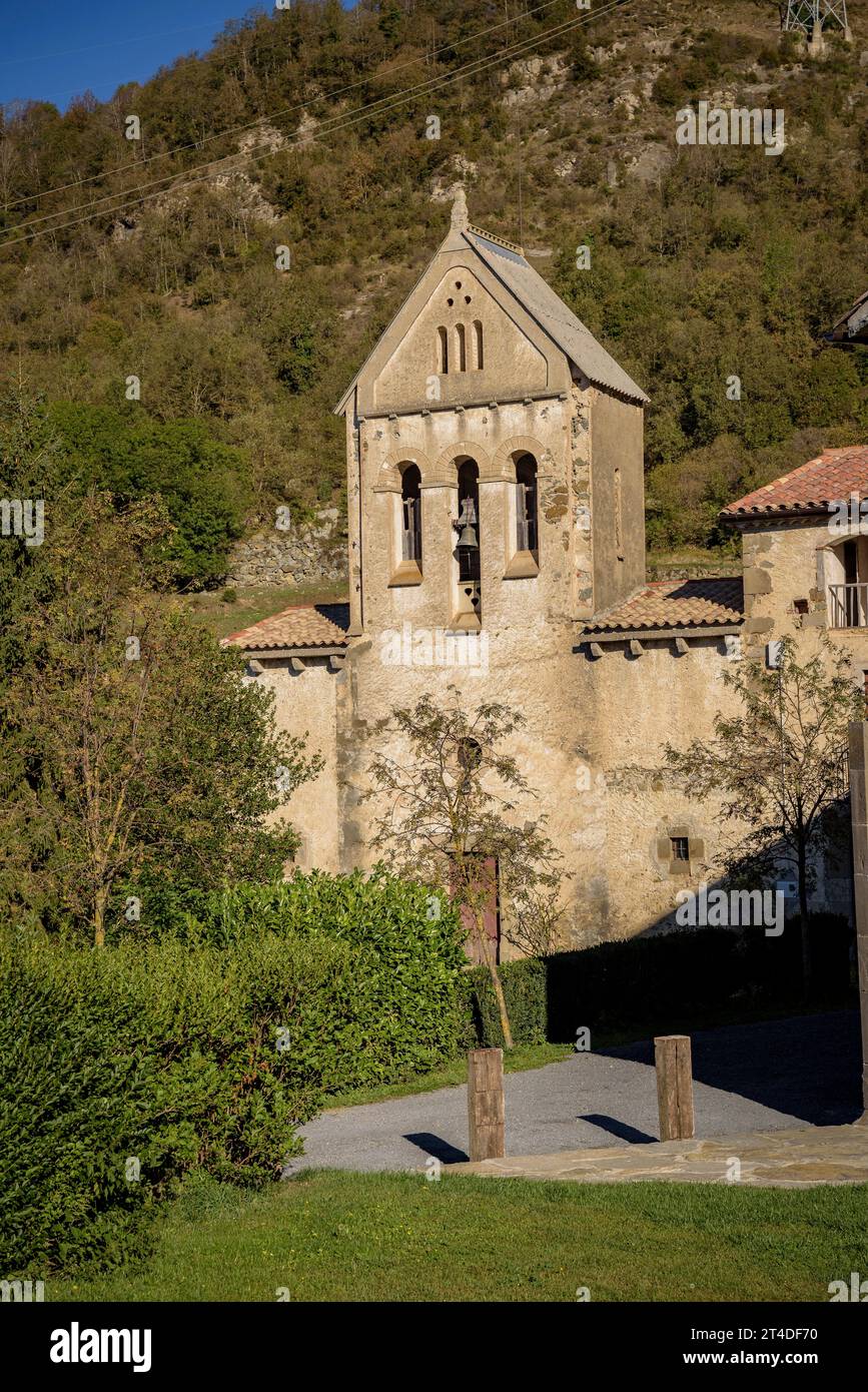 Ciuret church on an autumn morning in the Vidrà valley (Osona, Catalonia, Spain) ESP: Iglesia de Ciuret en una mañana de otoño en el valle de Vidrà Stock Photo