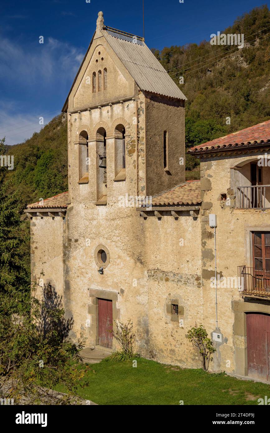 Ciuret church on an autumn morning in the Vidrà valley (Osona, Catalonia, Spain) ESP: Iglesia de Ciuret en una mañana de otoño en el valle de Vidrà Stock Photo