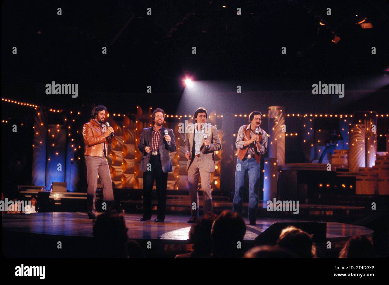 THE OSMOND BROTHERS ;THE OSMONDS ; American family music group who reached the height of their fame in the early to mid-1970s ; Alan Osmond, Wayne Osmond, Merrill Osmond , Jay Osmond, Donny Osmond, Marie Osmond, Jimmy Osmond ;  Credit: Lynn Mcafee / Performing Arts Images www.performingartsimages.com Stock Photo