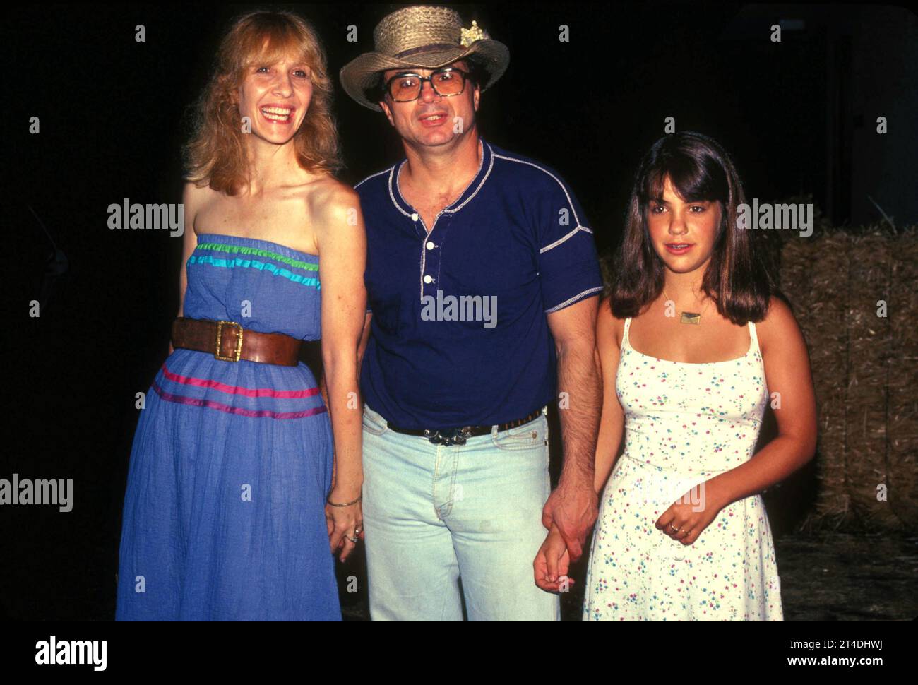 ROBERT BLAKE WITH HIS WIFE SONDRA KERRY AND DAUGHTER DELINAH BLAKE