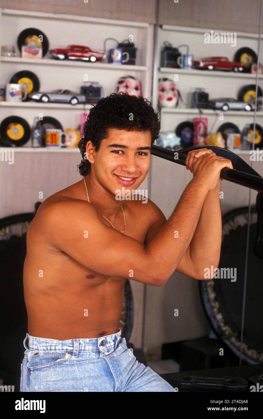 Mario lopez 80’s hi-res stock photography and images - Alamy