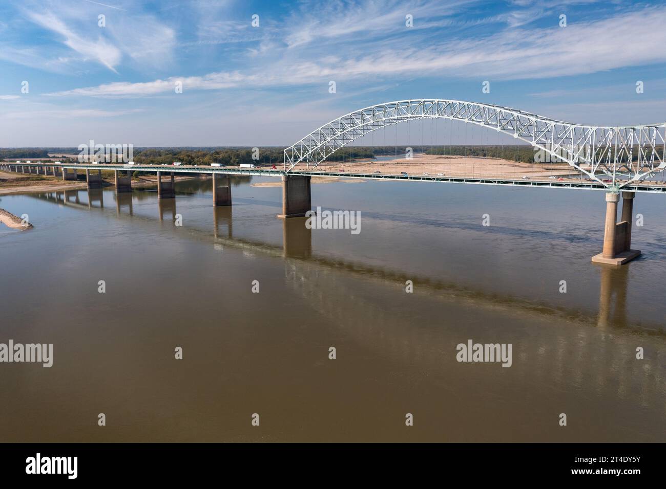Extreme low water conditions on Mississippi river under Hernando do