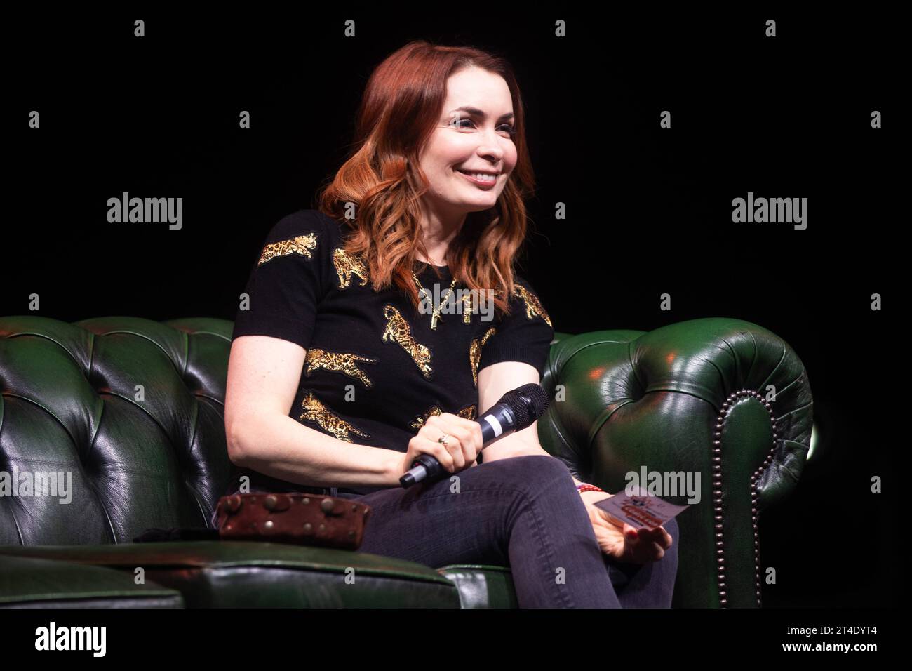 Felicia Day Day Two of MCM Comic Con at ExCeL exhibition centre in London on October 27, 2023 - BANG MEDIA INTERNATIONAL FAMOUS PICTURES 28 HOLMES ROAD LONDON NW5 3AB UNITED KINGDOM tel 44 0 02 7485 1005 email: paulsmithbangshowbiz.com or tombangshowbiz.com Copyright: xTomxRosex adnrp914 Credit: Imago/Alamy Live News Stock Photo