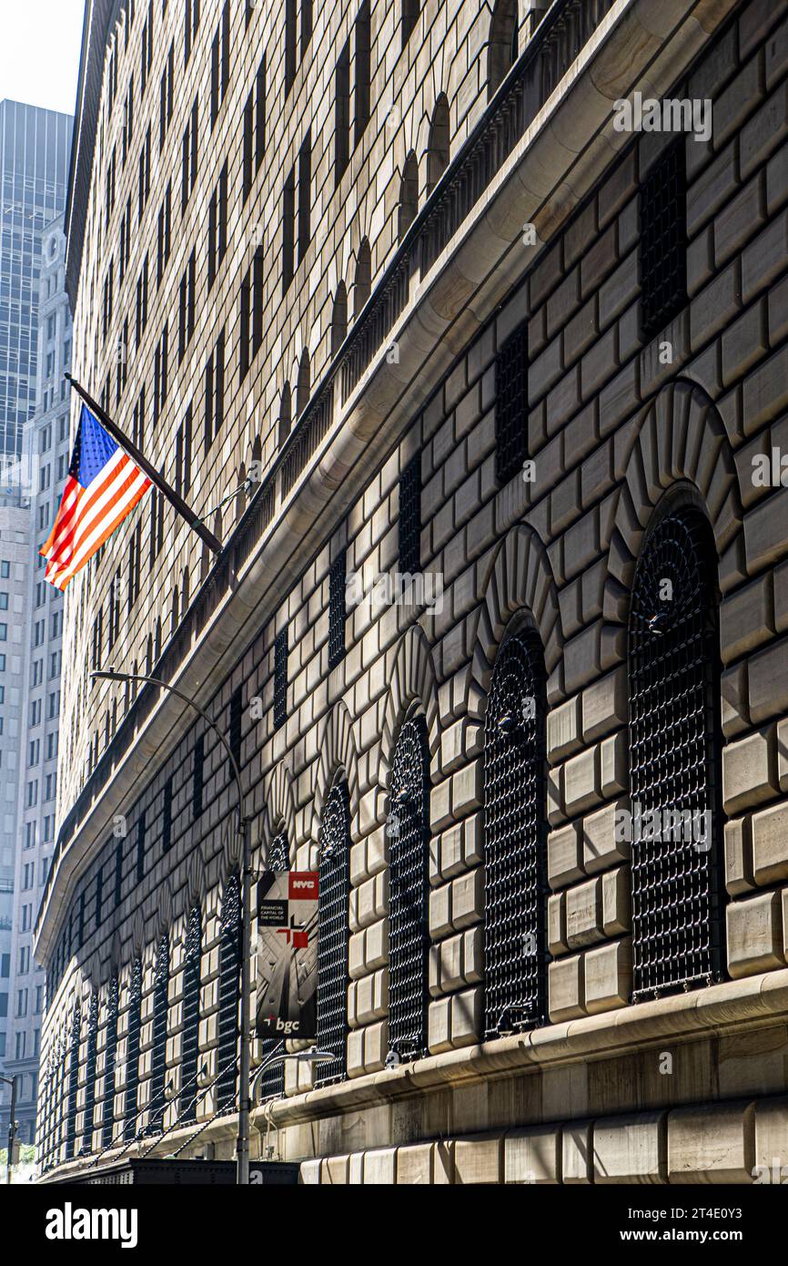 Federal Reserve Bank Of New York Building, 33 Liberty Street, New York ...