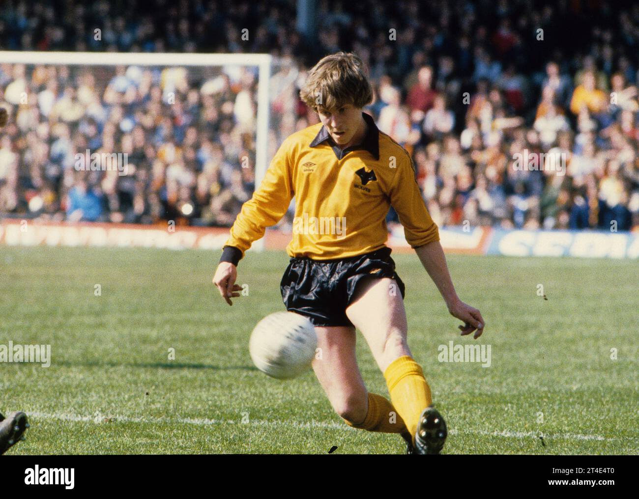 Two Wolves 80s Europe football players 1980s hi-res stock photography and images - Alamy