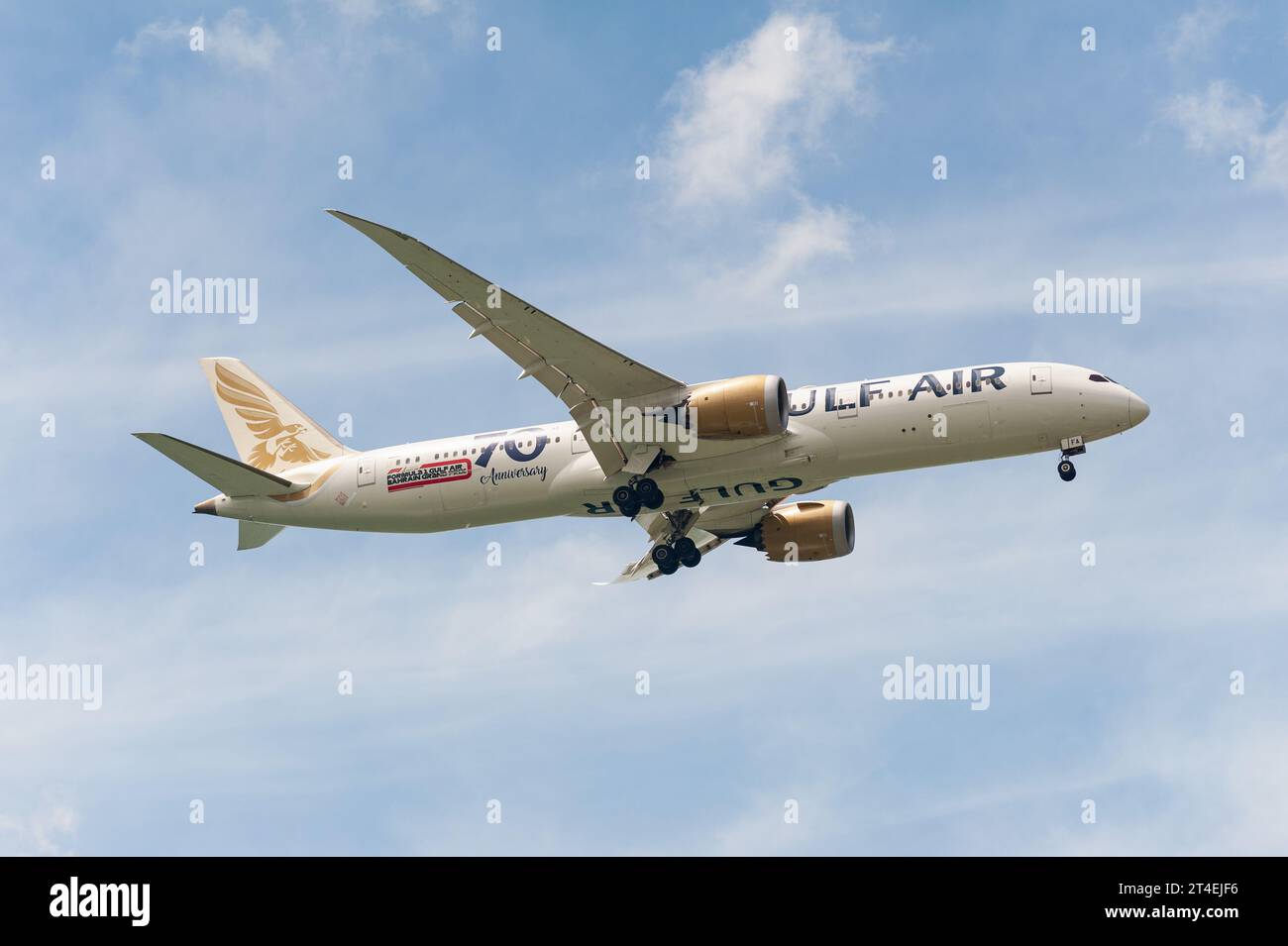 15.07.2023, Singapore, Republic of Singapore, Asia - Gulf Air Boeing 787-9 Dreamliner passenger jet approaches Changi Airport for landing. Stock Photo