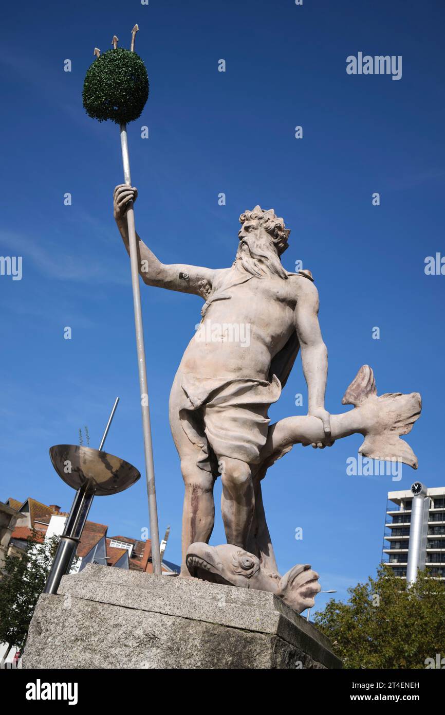 Neptune god of the sea statue hi-res stock photography and images - Alamy