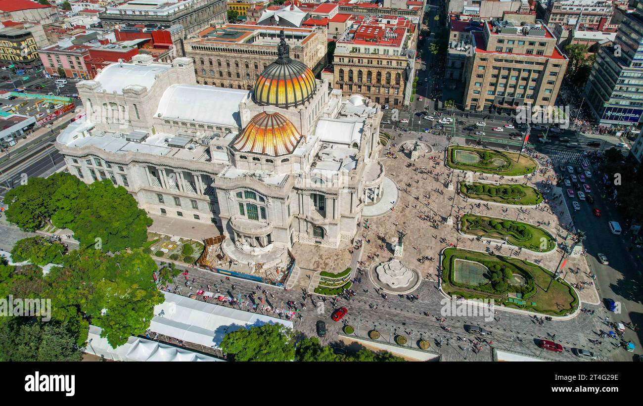 The Palace of Fine Arts, a cultural venue in the Historic Center of Mexico City, considered the most important in the manifestation of the arts in Mexico and one of the most renowned opera houses in the world. marble architectural building. White color. Palacio de Bellas Artes (Photo: Luis Gutierrez / NortePhoto.com) Vista aerea del Palacio de Bellas Artes, recinto cultural en el Centro Histórico de la Ciudad de México, considerado el más importante en la manifestación de las artes en México y una de las casas de ópera más renombradas del mundo. edificio arquitectonico de marmol. color blanco. Stock Photo