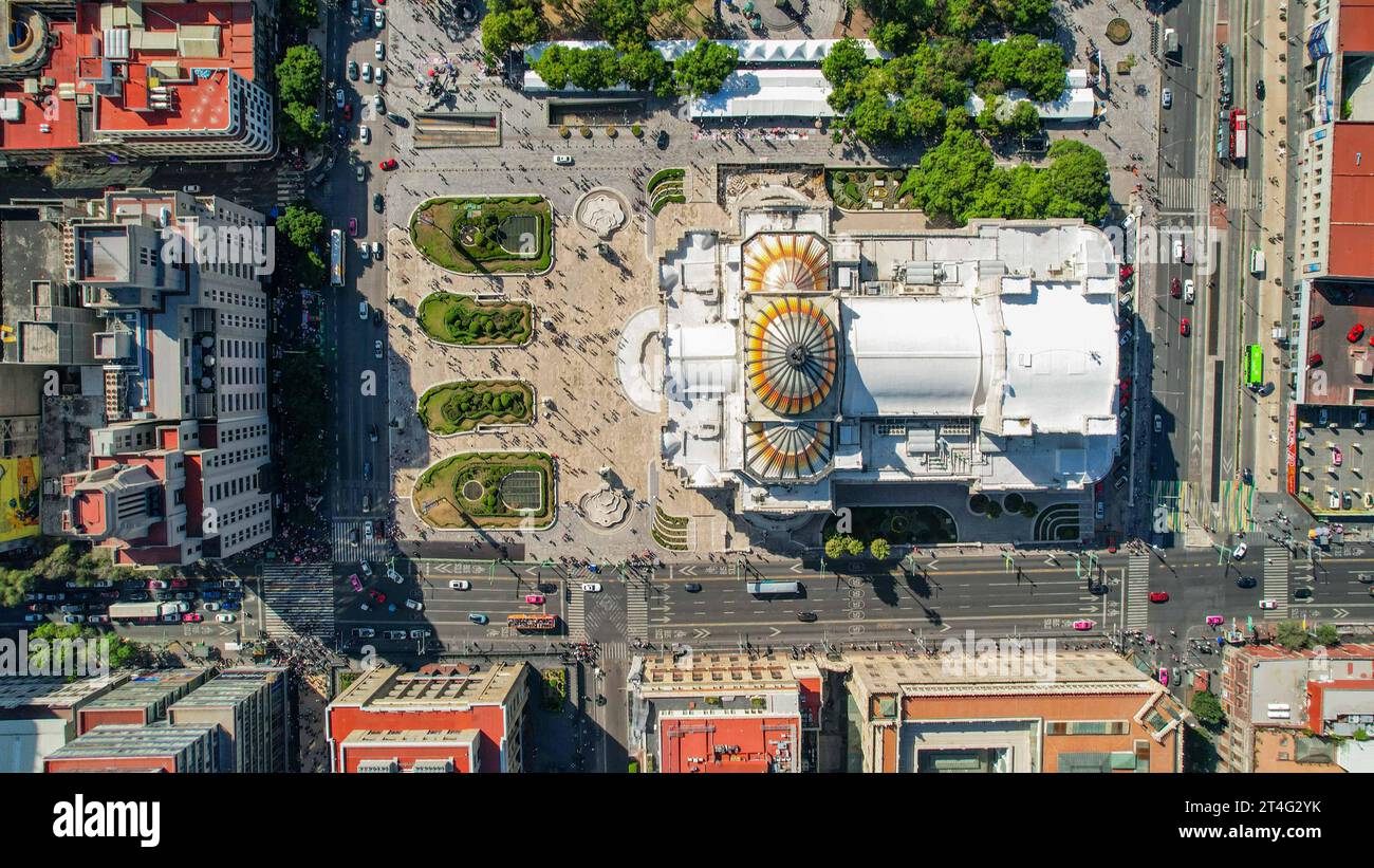 The Palace of Fine Arts, a cultural venue in the Historic Center of Mexico City, considered the most important in the manifestation of the arts in Mexico and one of the most renowned opera houses in the world. marble architectural building. White color. Palacio de Bellas Artes (Photo: Luis Gutierrez / NortePhoto.com) Vista aerea del Palacio de Bellas Artes, recinto cultural en el Centro Histórico de la Ciudad de México, considerado el más importante en la manifestación de las artes en México y una de las casas de ópera más renombradas del mundo. edificio arquitectonico de marmol. color blanco. Stock Photo