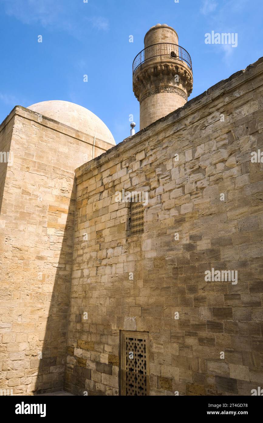 Exterior view of the Shah Mosque, Şah Məscidi and its minaret. At the Palace of the Shirvanshahs complex in the Old City section of Baku, Azerbaijan. Stock Photo