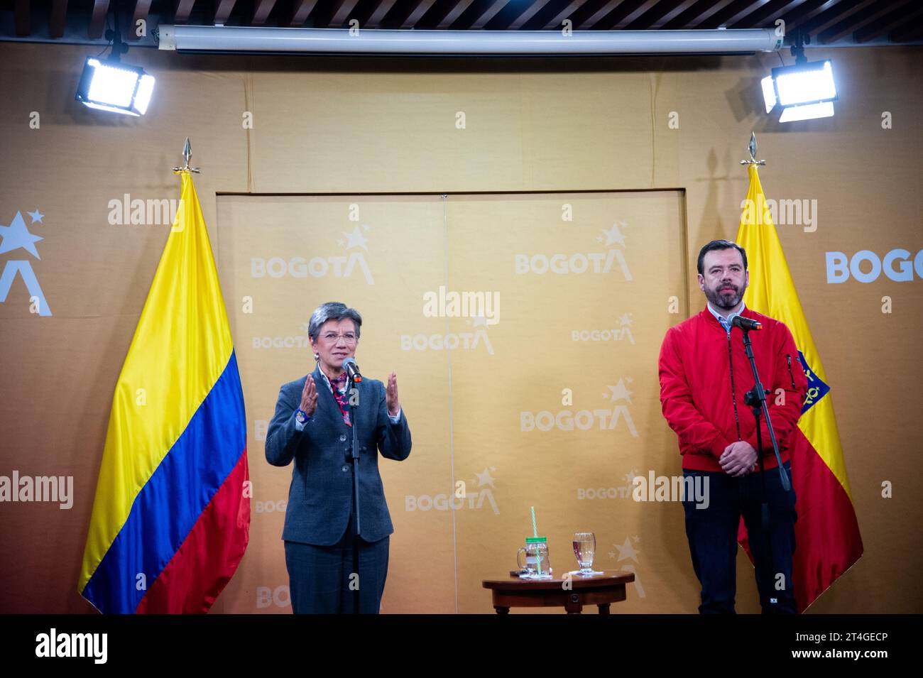 Bogota, Colombia. 30th Oct, 2023. Bogota's mayor Claudia Lopez (L) and mayor-elect Carlos Fernando Galan (R) during a press conference after a meeting between the Bogota's mayor Claudia Lopez and mayor-elect Carlos Fernando Galan, in Bogota, Colombia, october 30, 2023. Photo by: Chepa Beltran/Long Visual Press Credit: Long Visual Press/Alamy Live News Stock Photo