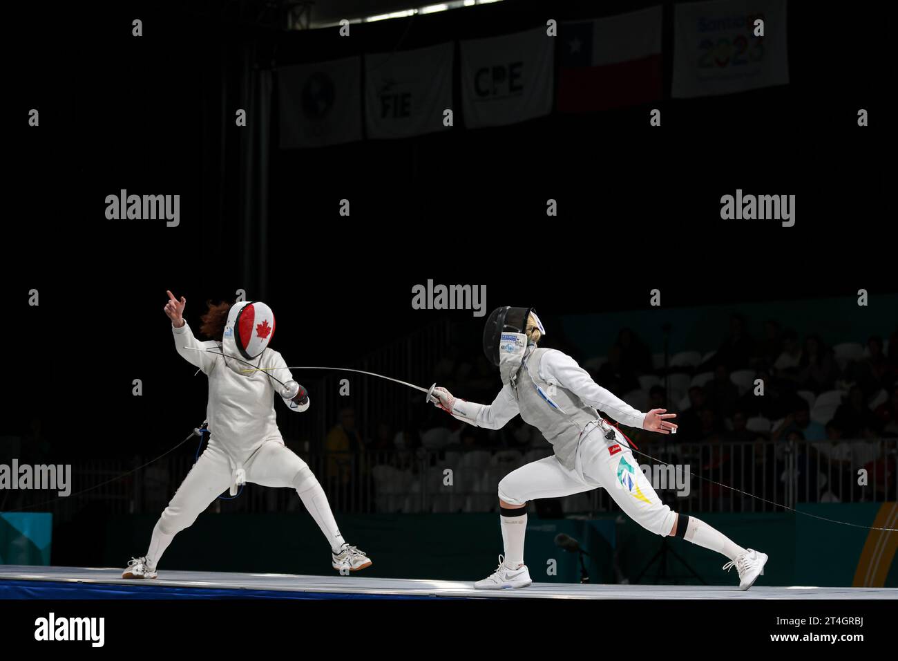 Mariana Nelz Pistoia of Team Brazil and Eleanor Harvey of Team Canada compete in the individual fencing - women's foil semifinals at Parque Deportivo Panamericano on day 10 of the Santiago 2023 Pan American Games on October 30, 2023 in Santiago, Chile. ((134) Rodolfo Buhrer / La Imagem /  SPP) (Foto: Sports Press Photo/Sports Press Photo/C - ONE HOUR DEADLINE - ONLY ACTIVATE FTP IF IMAGES LESS THAN ONE HOUR OLD - Alamy) Stock Photo