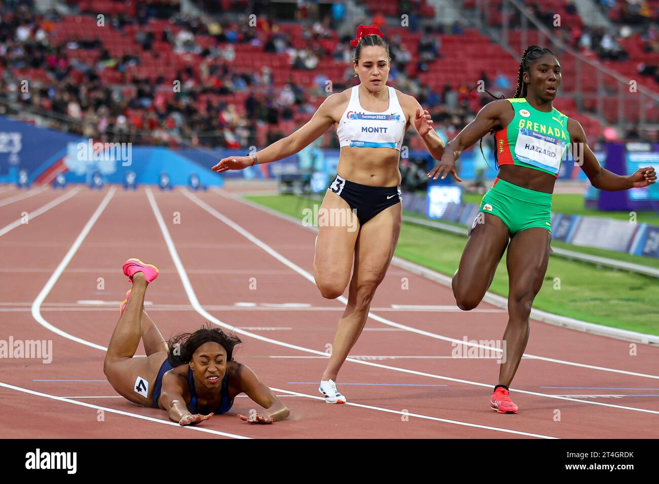 Laura Patricia Martinez of team Colombia falls alongside Maria Ignacia Montt of team Chile and Halle Michelle Hazzard of team Granada during heat 3 of the women's 100m semi-final at the Estadio Nacional de Chile on day 10 of the Santiago 2023 Pan American Games in October 30, 2023 in Santiago, Chile. ((134) Rodolfo Buhrer / La Imagem /  SPP) (Foto: Sports Press Photo/Sports Press Photo/C - ONE HOUR DEADLINE - ONLY ACTIVATE FTP IF IMAGES LESS THAN ONE HOUR OLD - Alamy) Stock Photo