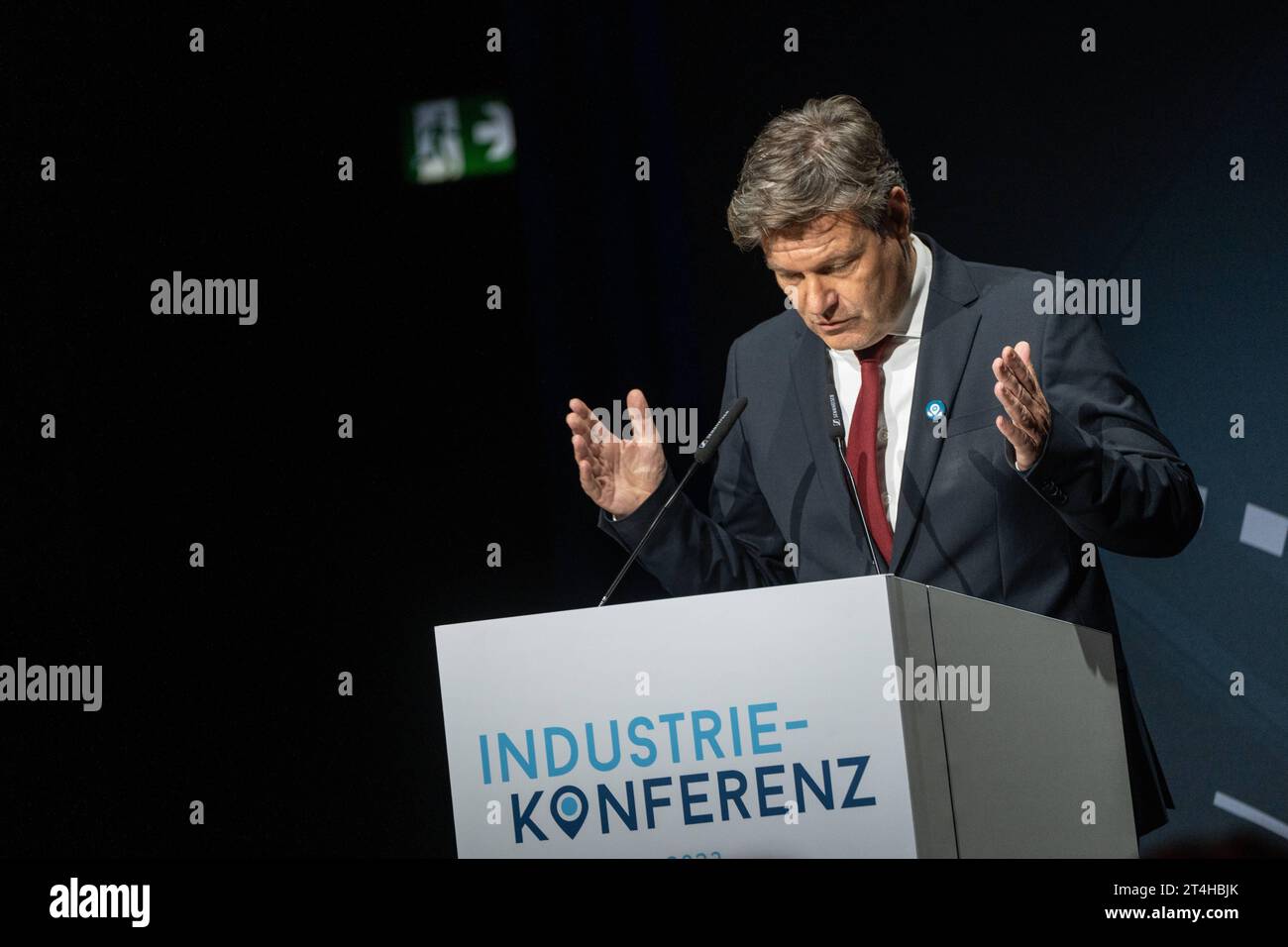 Industriekonferenz 2023 von BMWK und Bündnis für Zukunft der Industrie - Robert Habeck, Bundeswirtschaftsminister, während seiner Keynote zur Eröffnung der KonferenzIndustriekonferenz 2023 von BMWK und Bündnis für Zukunft der Industrie - Robert Habeck, Bundeswirtschaftsminister, während seiner Keynote zur Eröffnung der Konferenz, Berlin Berlin Deutschland Eventlocation Radialsystem *** Industry Conference 2023 of BMWK and Alliance for the Future of Industry Robert Habeck, Federal Minister of Economics, during his keynote speech at the opening of the conference Industry Conference 2023 of BMWK Stock Photo