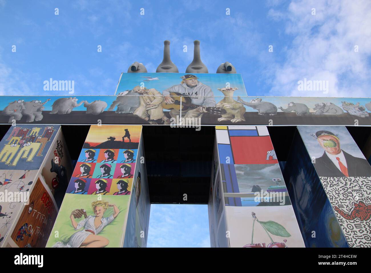 Global Gate am Cruise Center in HamburgAltona Das Kunstwerk mit