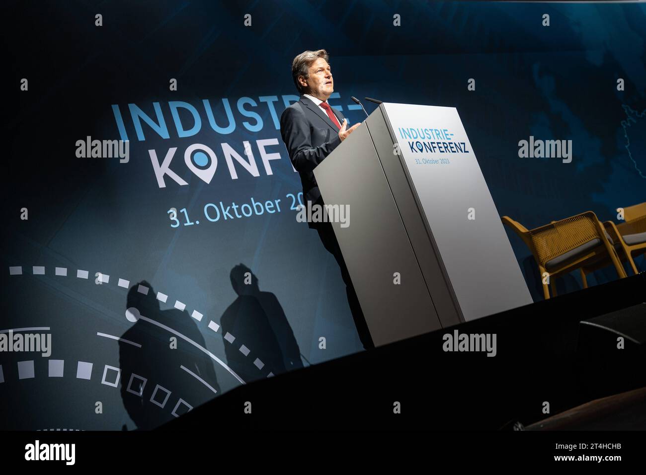 Industriekonferenz 2023 von BMWK und Bündnis für Zukunft der Industrie - Robert Habeck, Bundeswirtschaftsminister, während seiner Keynote zur Eröffnung der KonferenzIndustriekonferenz 2023 von BMWK und Bündnis für Zukunft der Industrie - Robert Habeck, Bundeswirtschaftsminister, während seiner Keynote zur Eröffnung der Konferenz, Berlin Berlin Deutschland Eventlocation Radialsystem *** Industry Conference 2023 of BMWK and Alliance for the Future of Industry Robert Habeck, Federal Minister of Economics, during his keynote speech at the opening of the conference Industry Conference 2023 of BMWK Stock Photo