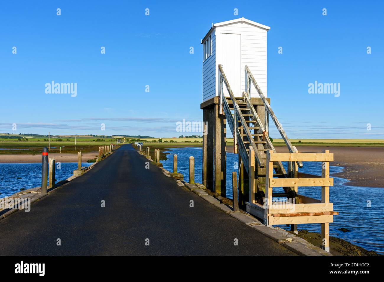 The Lindisfarne Causeway to Holy Island and the emergency refuge hut. The causeway is submerged twice a day by the tides.  Northumberland, England, UK Stock Photo