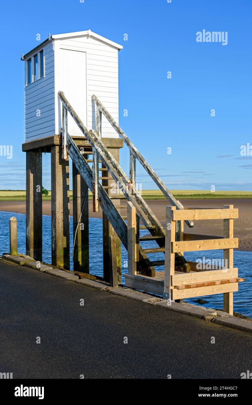 The emergency refuge hut on the Lindisfarne Causeway to Holy Island. The causeway is submerged twice a day by the tides.  Northumberland, England, UK Stock Photo